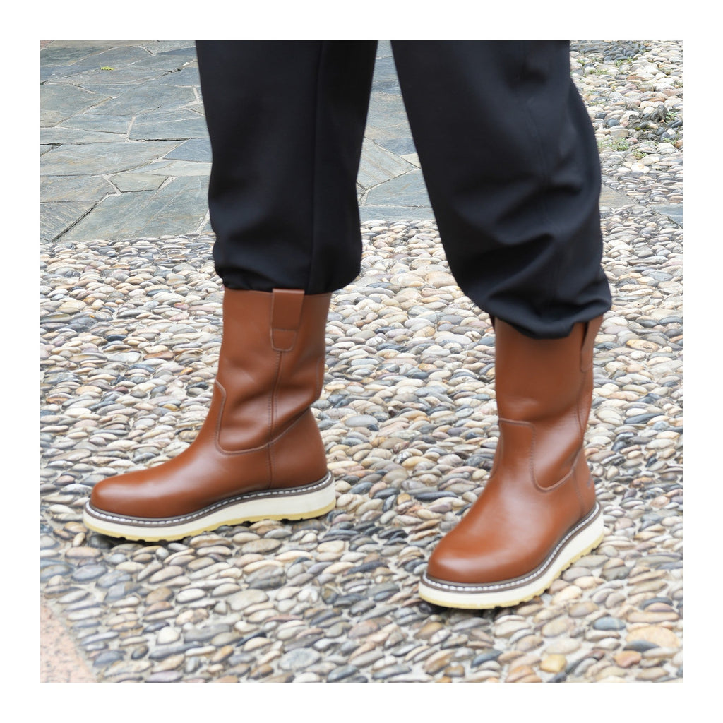 HANDMEN H86984 brown 10-inch pull-on work boot pair